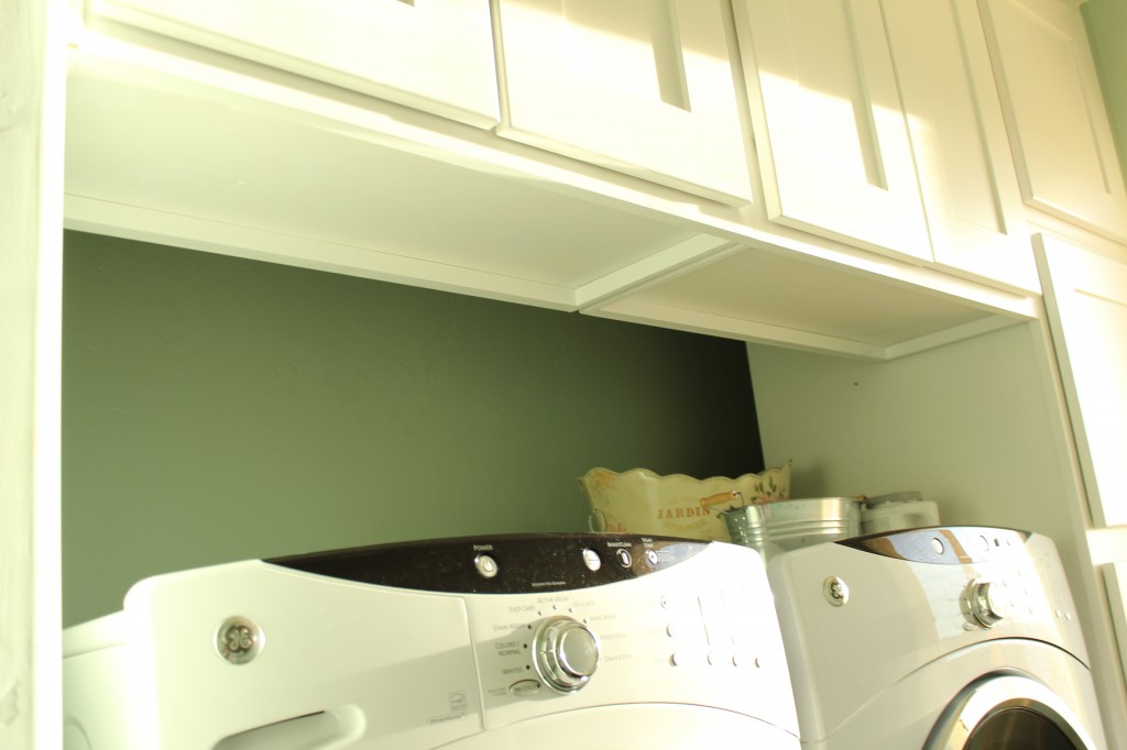 Laundry Room | The Wood Grain Cottage