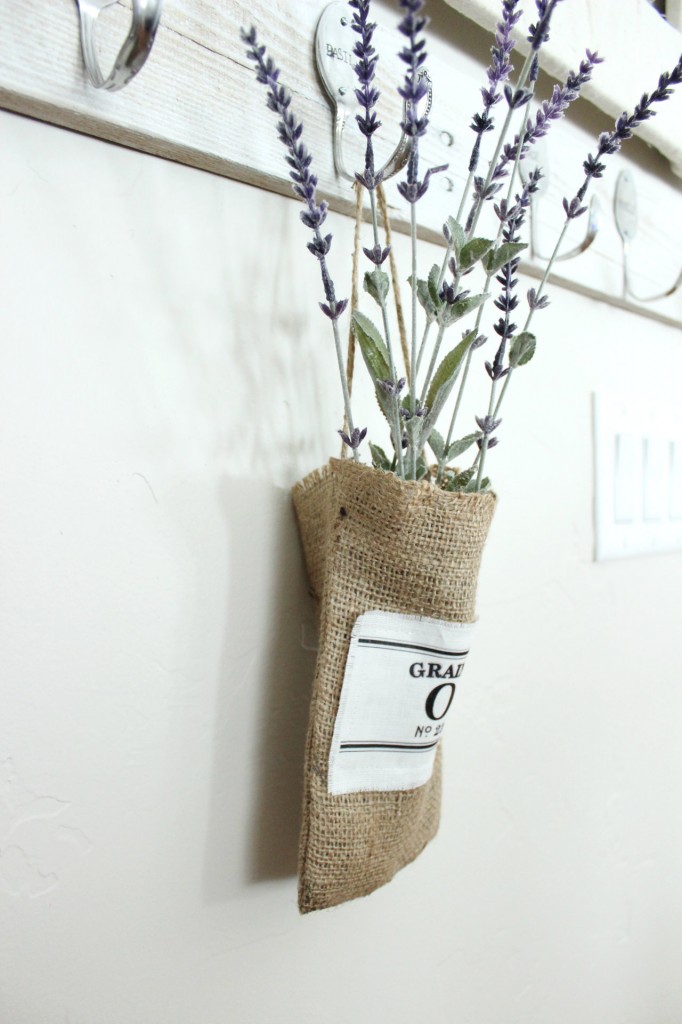 DIY Burlap Pouch w/ Grain Sack Logo | The Wood Grain Cottage