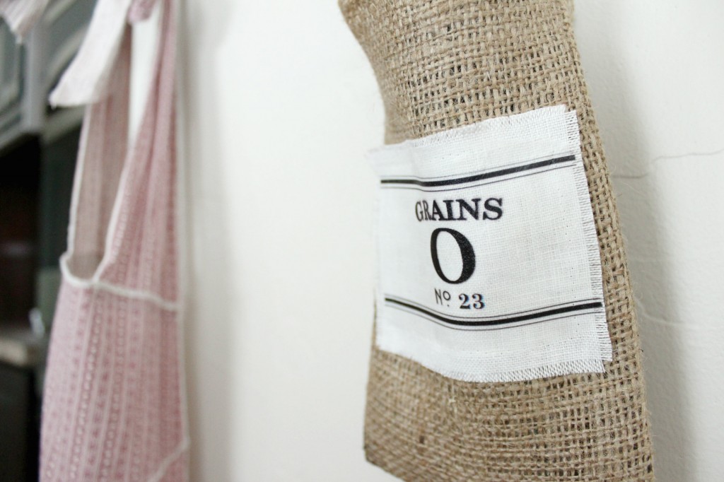 DIY Burlap Pouch w/ Grain Sack Logo | The Wood Grain Cottage