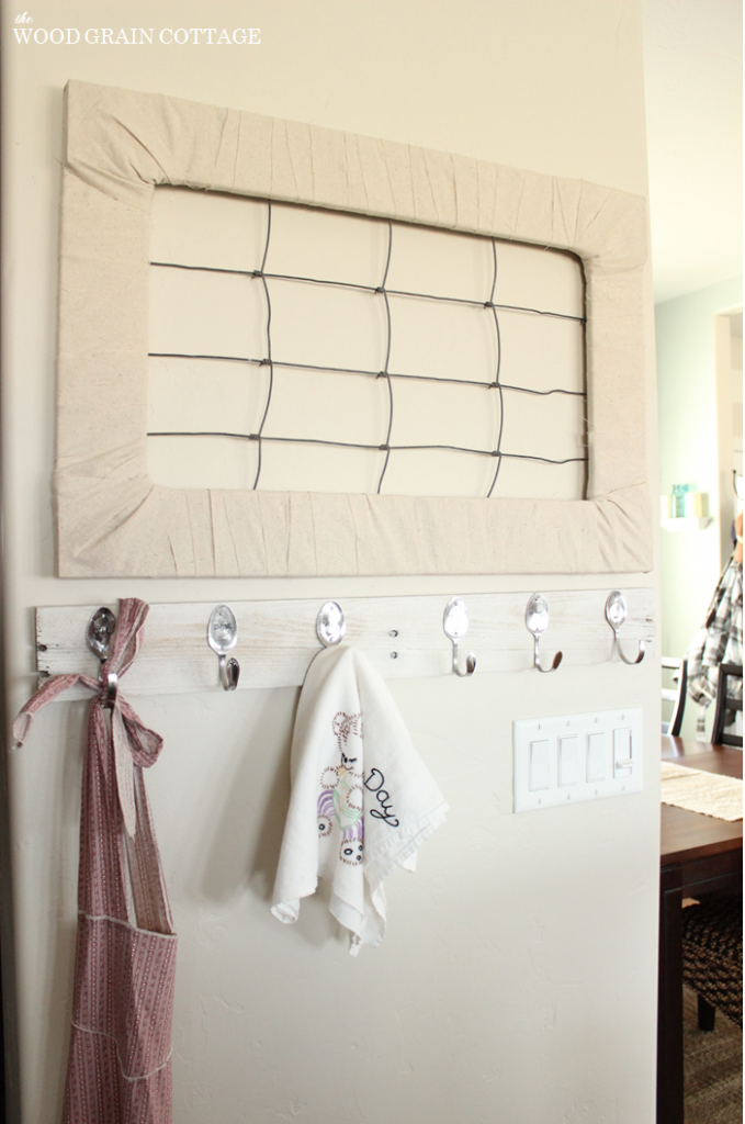DIY Fabric Strip Frame with Wire Mesh | The Wood Grain Cottage