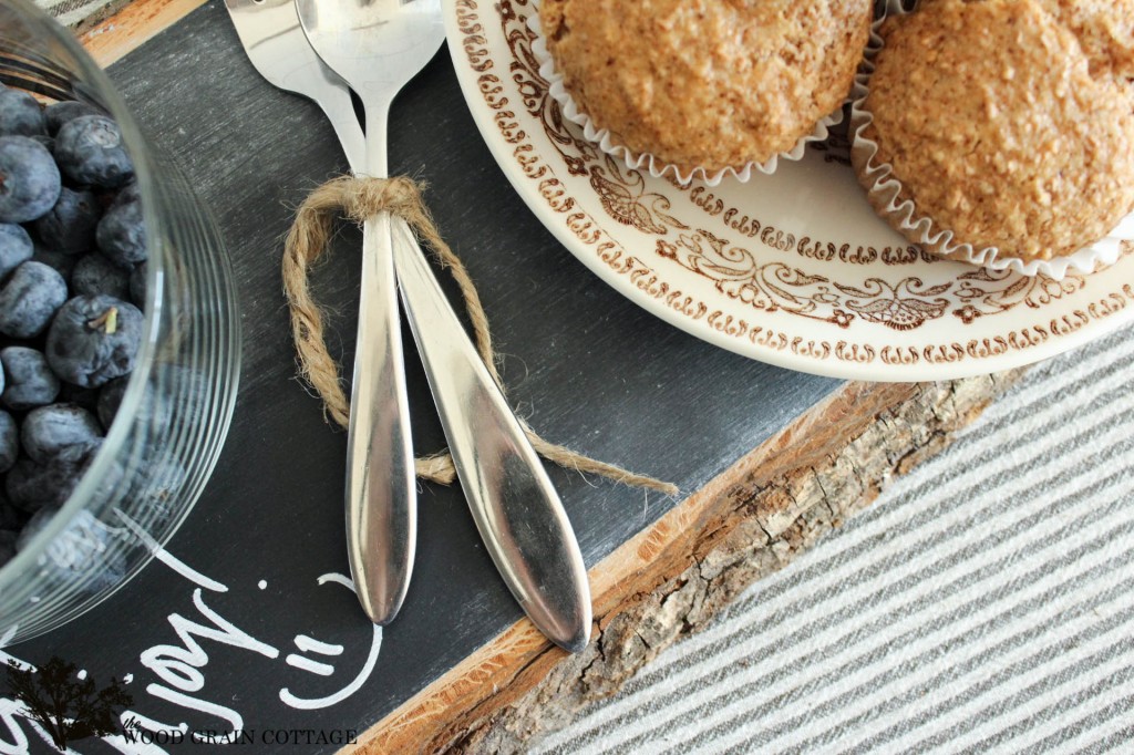 DIY Rustic Chalkboard Serving Tray by The Wood Grain Cottage