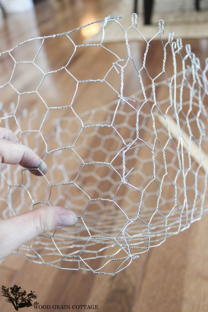 Small Chicken Wire Basket with Linen Liner