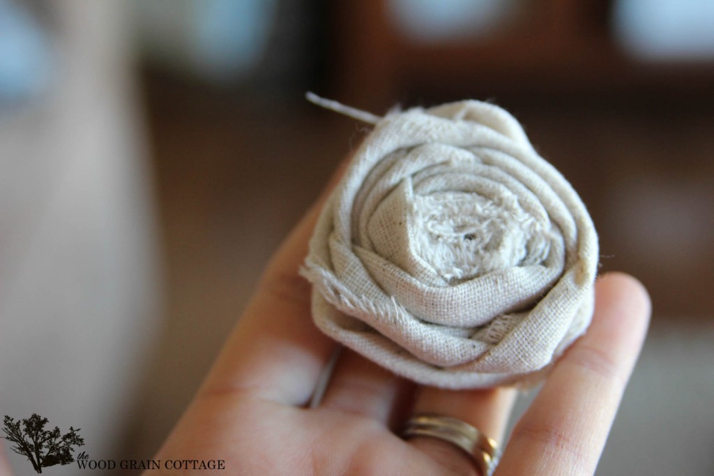 How To Make Fabric Rosette's by The Wood Grain Cottage
