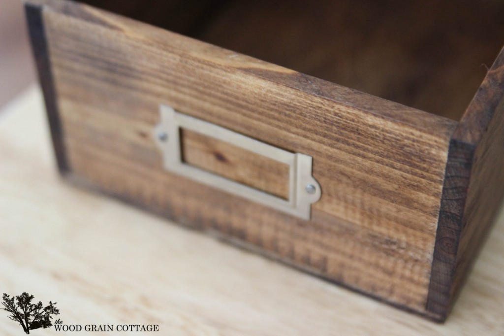 DIY Recipe Box by The Wood Grain Cottage