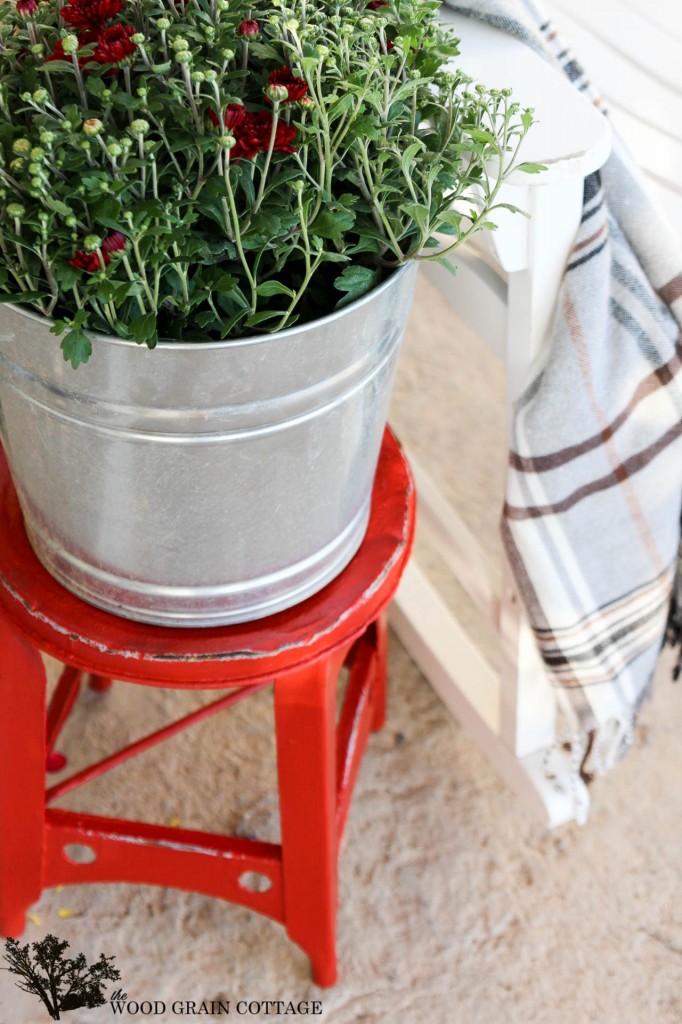 Red Outdoor Stool by The Wood Grain Cottage #maisonblanchepaint  #paintedfurniture  #ad 