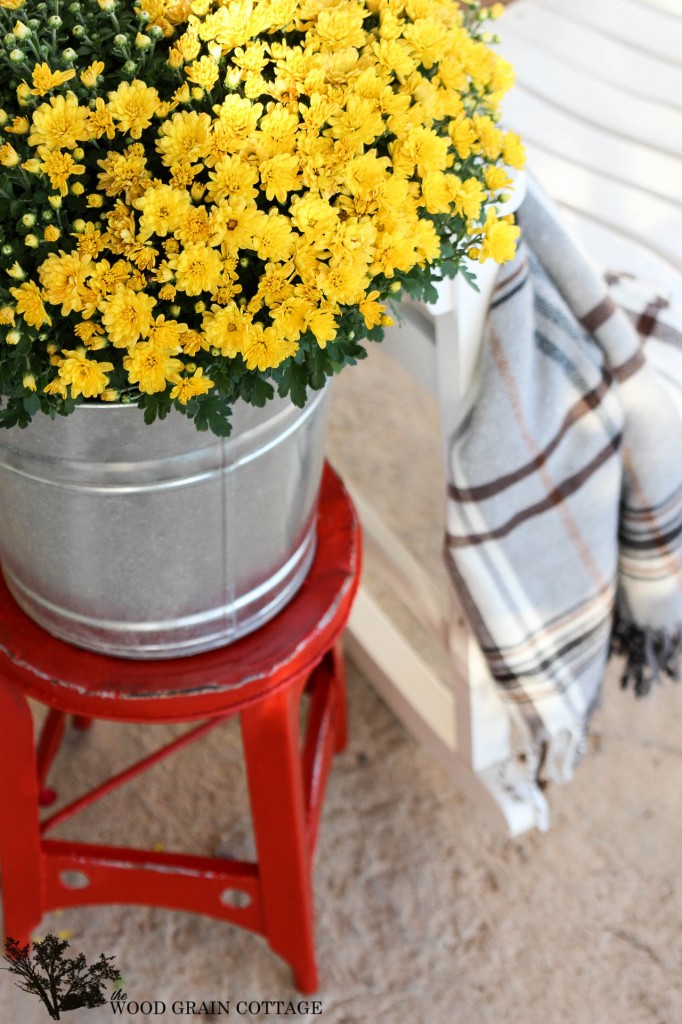 Red Outdoor Stool by The Wood Grain Cottage #maisonblanchepaint  #paintedfurniture #ad 