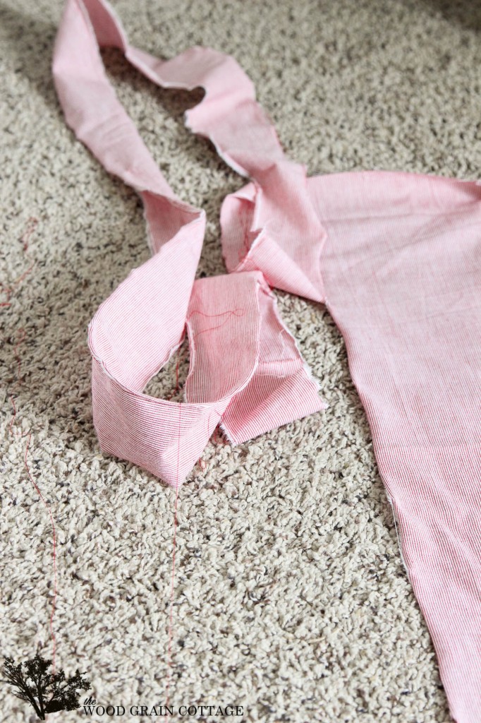 A simple and easy way to make your own ribbon from fabric! Full tutorial at The Wood Grain Cottage