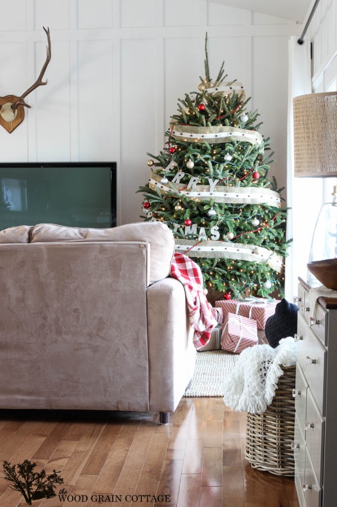 Christmas Home Tour at The Wood Grain Cottage