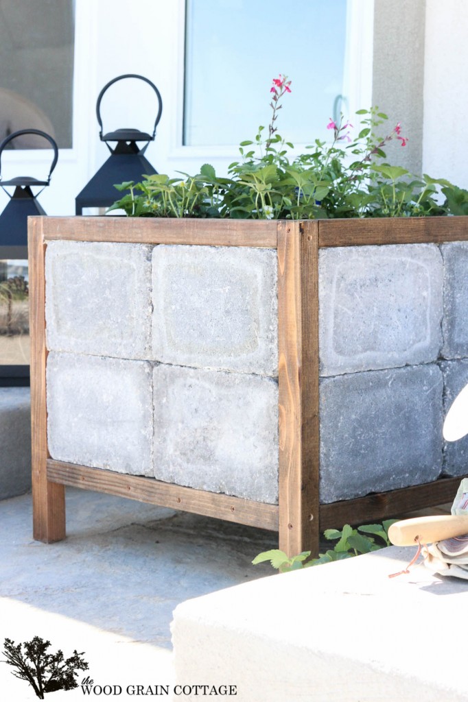 How to make a paver planter. Full tutorial by The Wood Grain Cottage