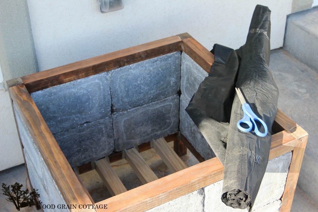 How to make a paver planter. Full tutorial by The Wood Grain Cottage