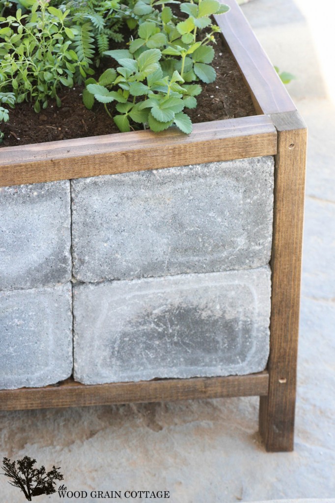 How to make a paver planter. Full tutorial by The Wood Grain Cottage