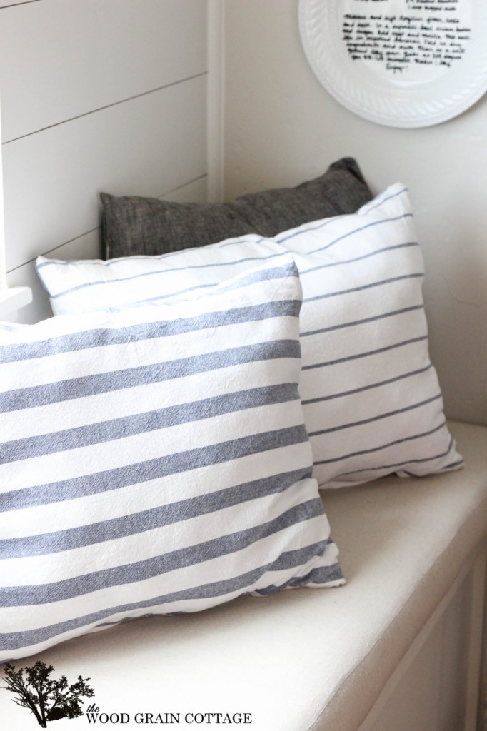 Use kitchen tea towels to make your own pillows! Full tutorial by The Wood Grain Cottage