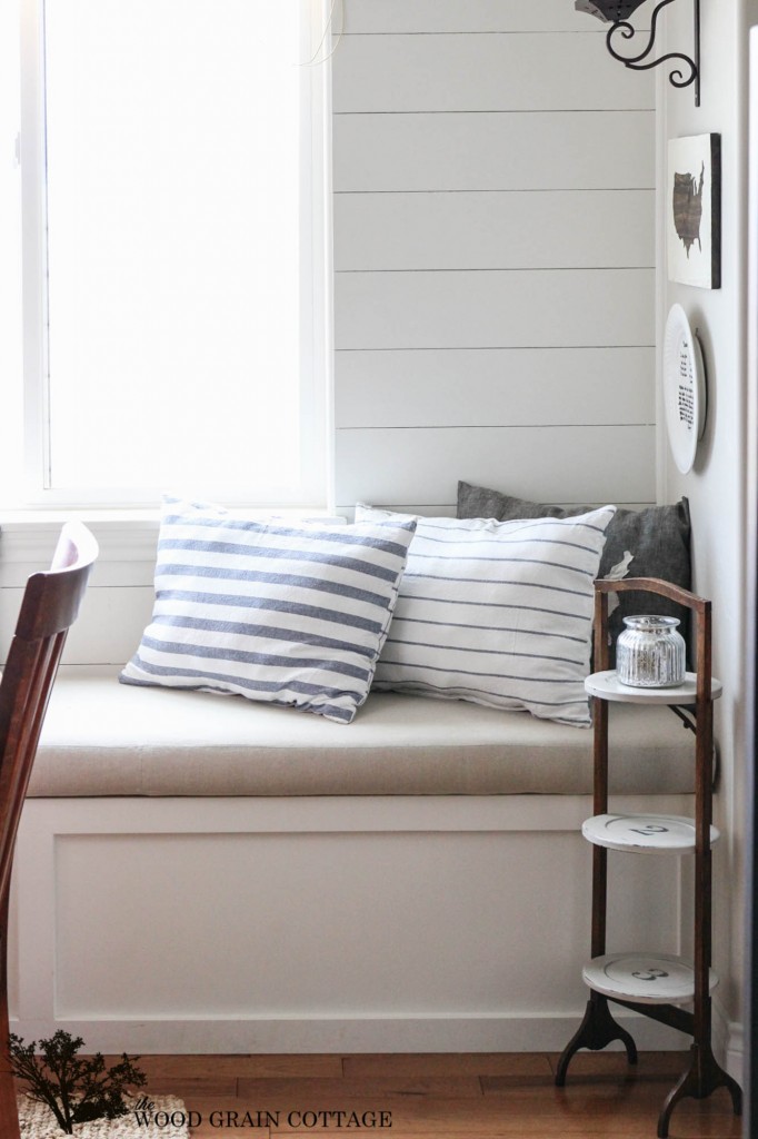 Use kitchen tea towels to make your own pillows! Full tutorial by The Wood Grain Cottage