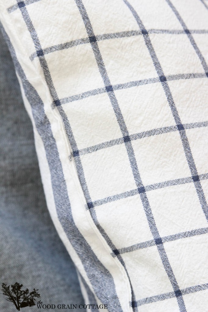 Use kitchen tea towels to make your own pillows! Full tutorial by The Wood Grain Cottage