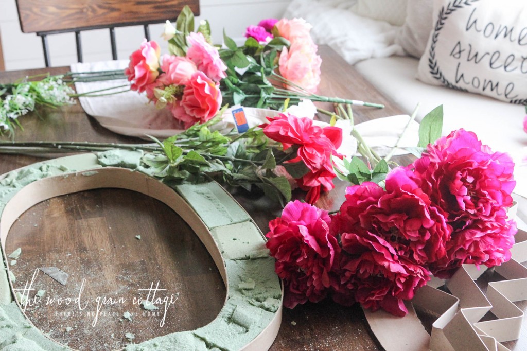 How To Make A Floral O by The Wood Grain Cottage