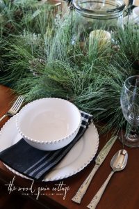 Christmas Dining Room Table Setting from The Wood Grain Cottage