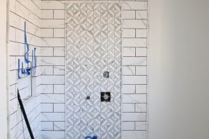 A picture of the shower tiled.