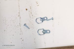 A picture of the mounting hardware.