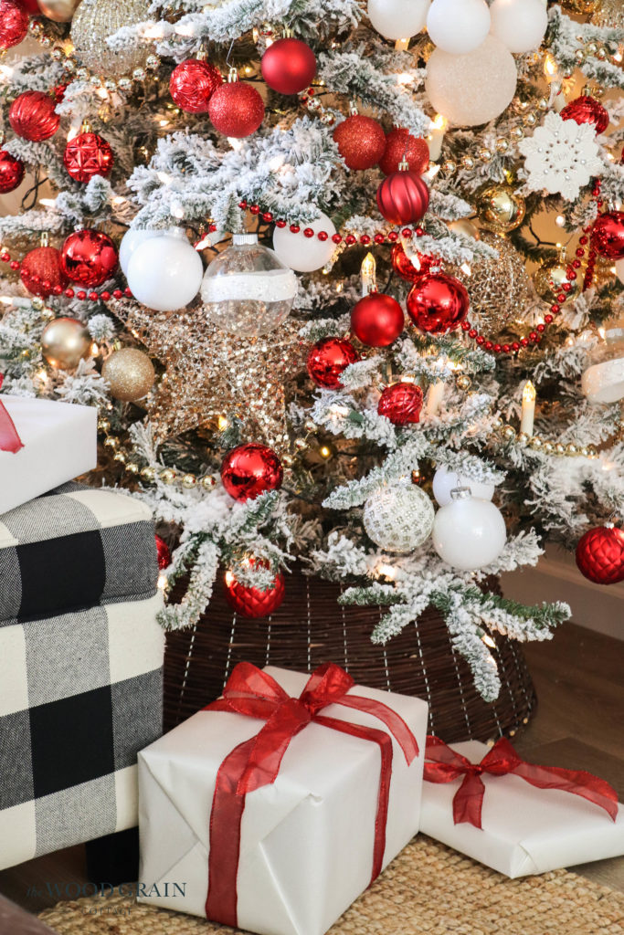 Red and White Christmas Tree - Decorating Ideas