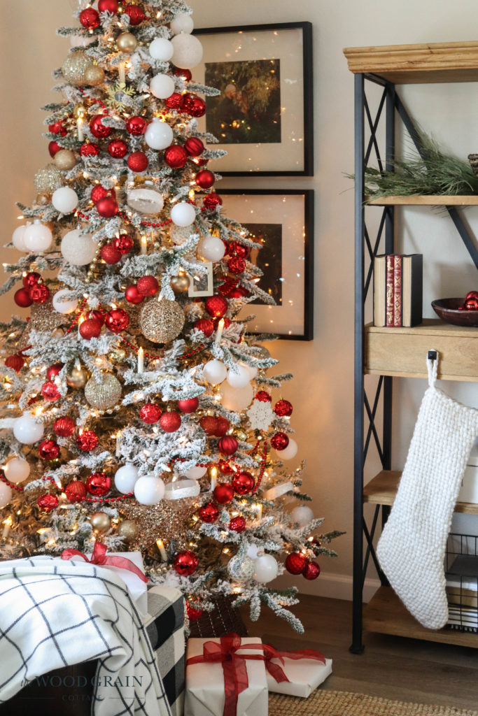 overvældende Ombord behagelig Red, White & Gold Christmas Tree - The Wood Grain Cottage