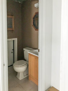 A picture of the bathroom before.